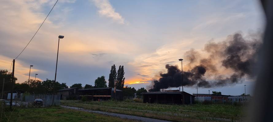VIDEO Buktinja u Slavonskom Brodu: Požar u hali Slavonija DI