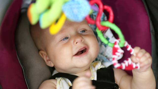 Naizgled bezazlene stvari mogu dovesti do nezgode kod bebe: 10 situacija koje zovu na oprez