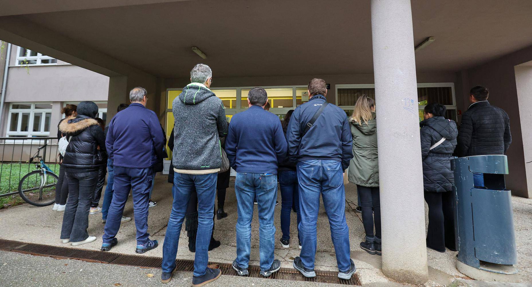 Cijeli razred do daljnjeg ne ide na nastavu: "Treba li doći do ekscesa da se sustav probudi?"