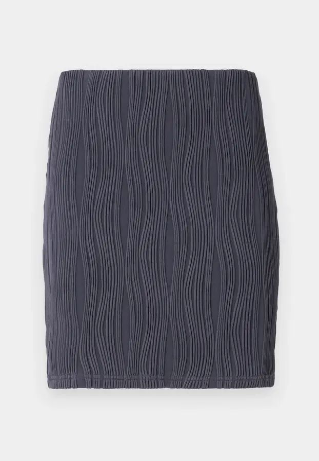 Najbolje minice i vruće hlačice na sniženjima - sve do 20 eura!