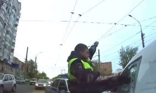 Ruski policajac ga 'isključio iz prometa' i to kung-fu potezom