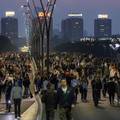 Beograd na ulici: Najuporniji prosvjednici i nakon ponoći na  autocesti, postavljali i šatore