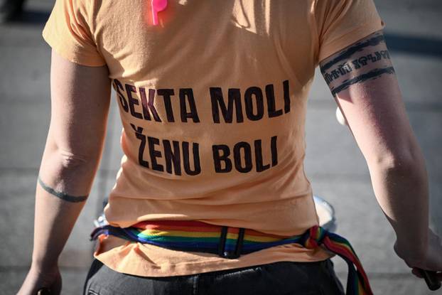 Zagreb: Prosvjed protiv molitelja na Trgu bana Josipa Jelačića