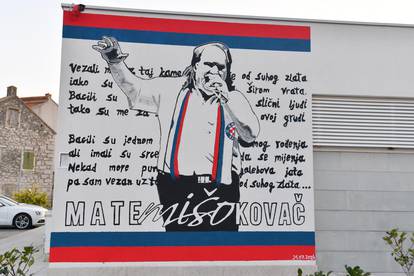 FOTO Mate Mišo Kovač dobio je svoj mural u centru Tribunja