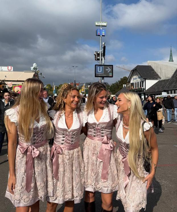 FOTO Alisha Lehmann 'zapalila' Oktoberfest; jedan detalj sve je otkrio o ljubavnom statusu...