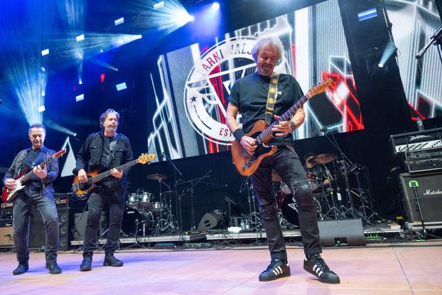 Parni valjak nastupio na 13. Hrvatskoj noći u Frankfurtu