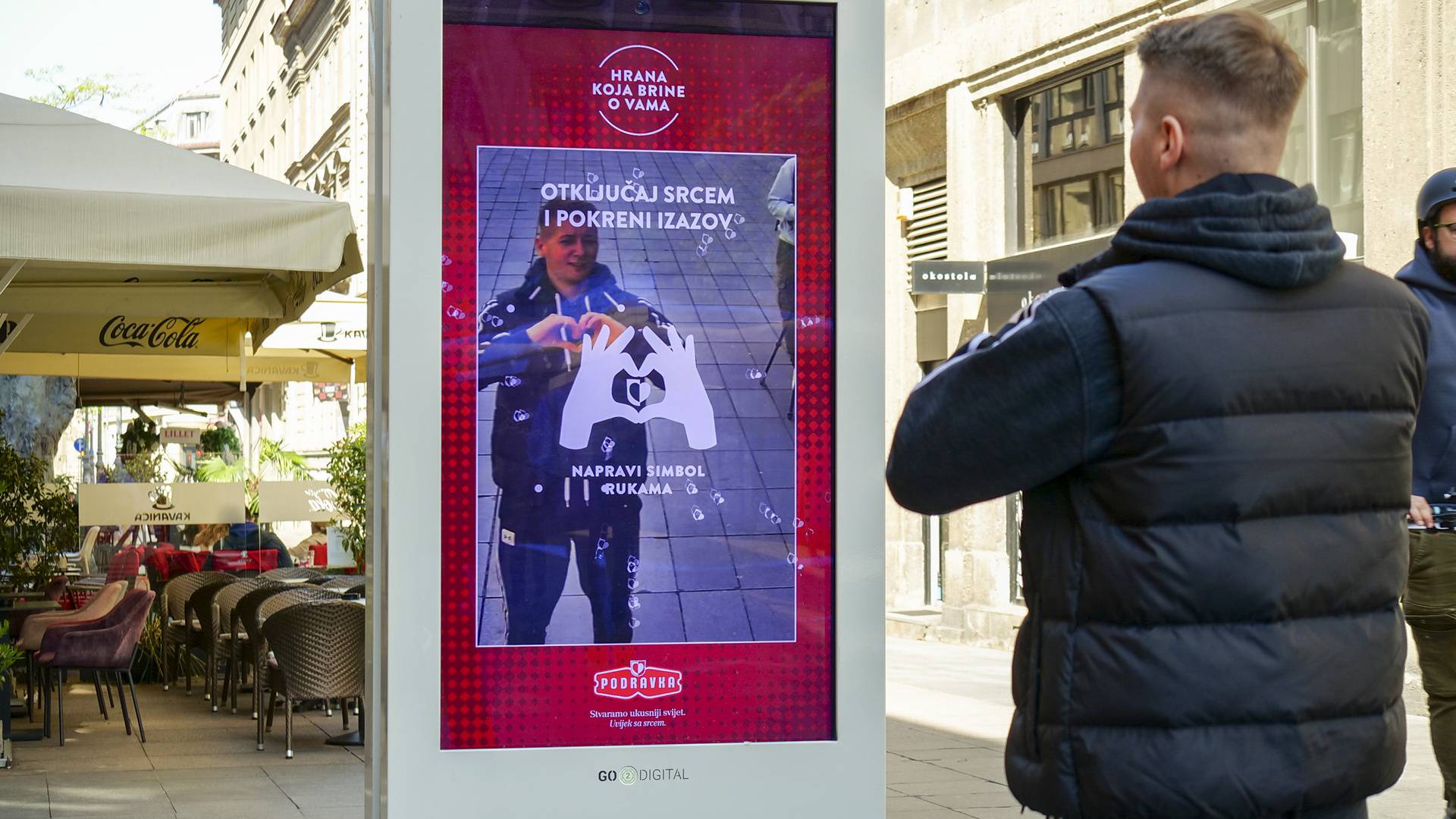 Jeste li sreli prolaznike Zagreba u joga pozama ovih dana? Znate li za izazov?