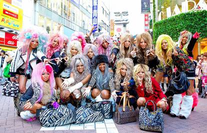 Nisu vanzemaljci, već Japanke zaluđene "Ganguro" trendom