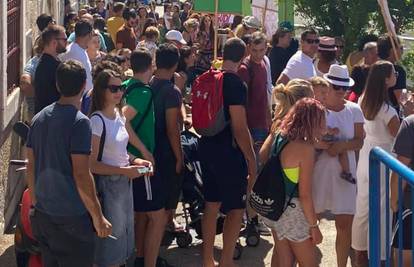 Bučan prosvjed u Makarskoj: Građani pozivaju Hloverku