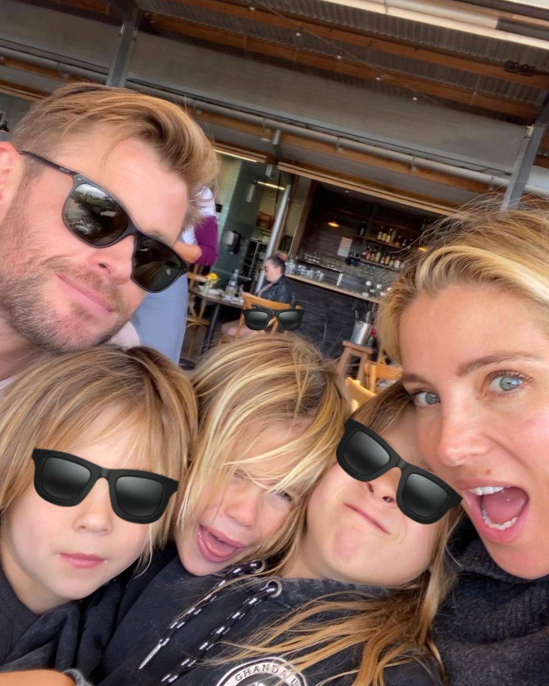 Chris Hemsworth obiteljskom je fotkom razbijesnio fanove: 'Daj pazite što radite, opasno je!'