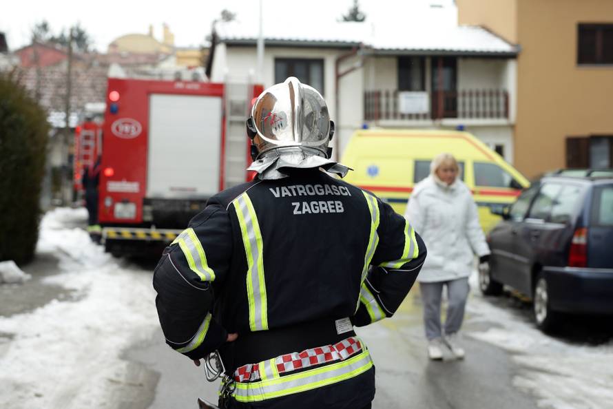 Drama: Ugašen požar na kući, vlasnika su prevezli u bolnicu