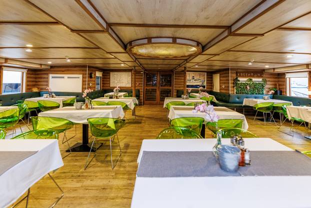 FOTO Zavirite u prvi brod-hotel u Hrvatskoj: Noćenje na ovom brodu u Rijeci ima posebnu čar