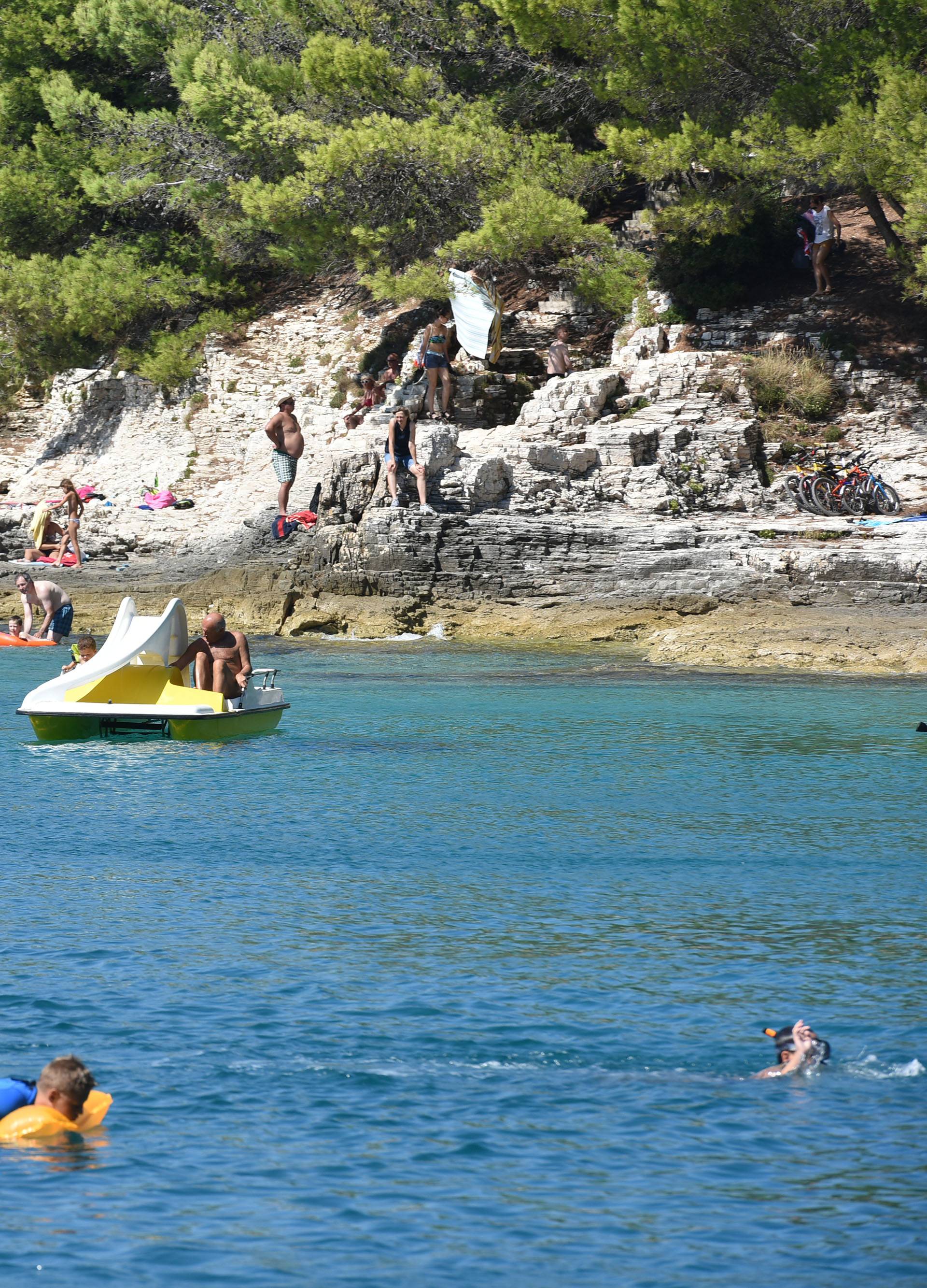 Invazija na Istru:  Nakon kitova, kupače su prestrašile meduze