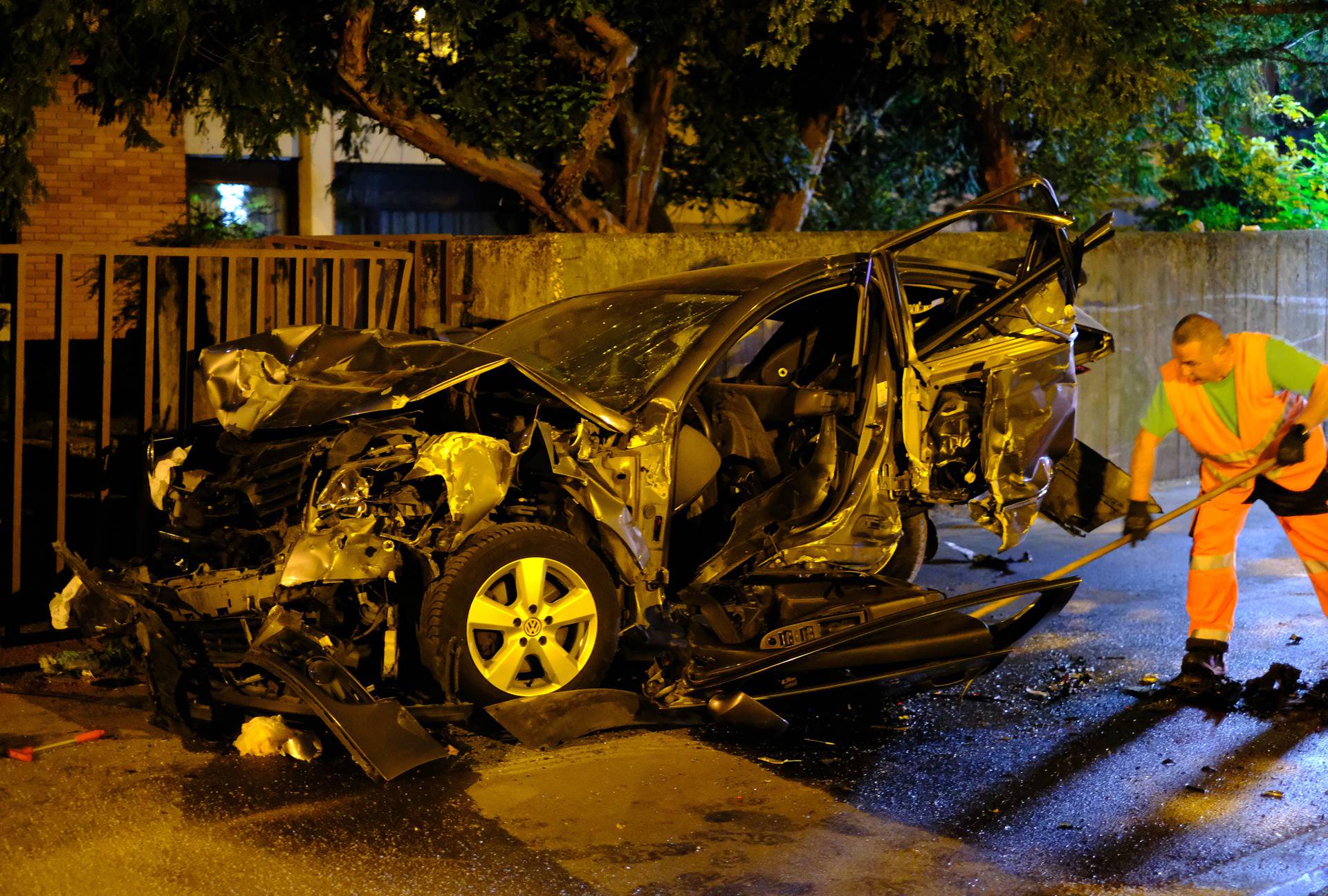 VIDEO 'Izgleda k'o da je ispod preše bio': Pijan rasturio šest automobila, ima teške ozljede