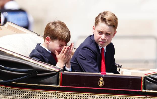 Kraljevska obitelj obilježava kraljev službeni ro?endan paradom Trooping the Colour