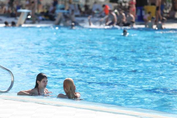 24 SATA: Kupaći uživaju na obnovljenim bazenima Copacabana