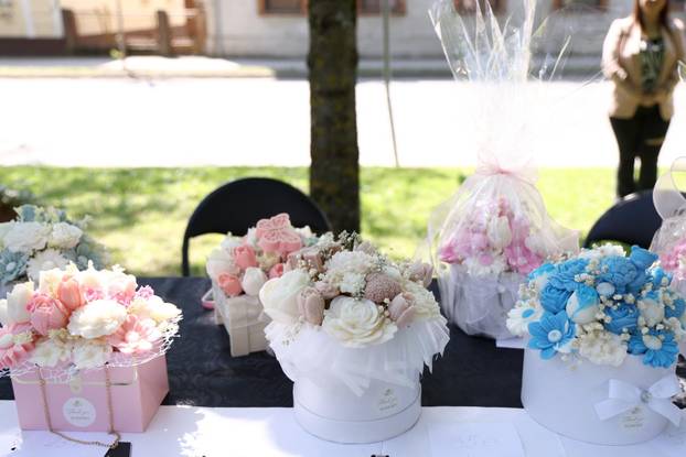 U Dugom selu održan je sajam cvijeća