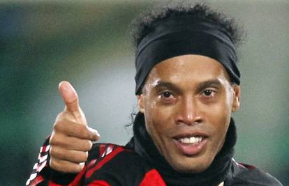 Zbogom San Siro: Ronaldinho napustio Milan i otišao u Brazil
