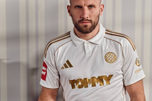 FOTO Hajduk je predstavio treći dres. Slavi 100 godina operete