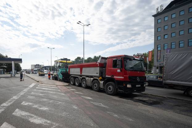 Zagreb: Radovi na sanaciji sjevernog kolničkog traka Zagrebačke avenije
