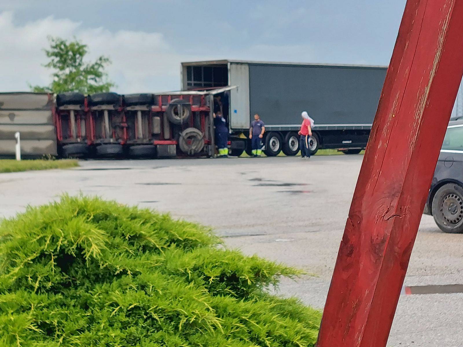 Sudarila se dva kamiona kod Županje: Jedan teško ozlijeđeni