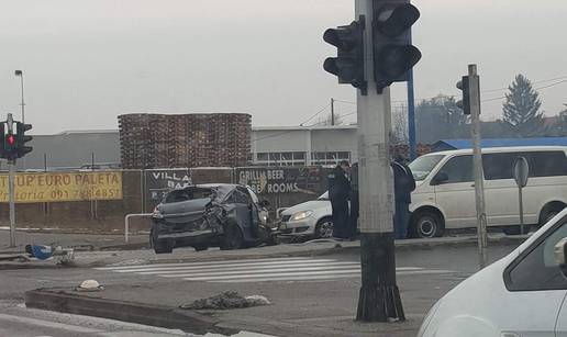 Sudar dva auta na skretanju za Veliku Mlaku: Očevid je u tijeku