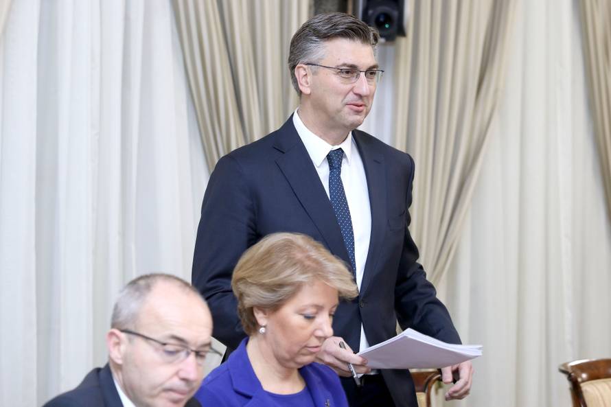 Zagreb: Vlada raspravljala o Interpelaciji o radu Vlade u postupku nabave borbenih aviona