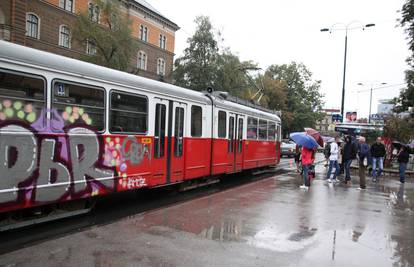 Tramvaji i trolejbusi u Sarajevu ne voze jer nisu platili struju
