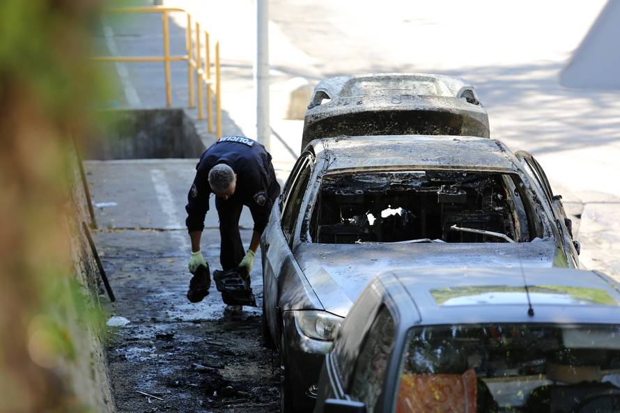 Napali bugarske navijače usred Zadra i zapalili im automobil