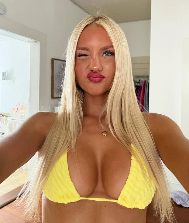 FOTO Otkrili ring djevojke za boksački spektakl. Jedna ima diplomu, druga se već skinula