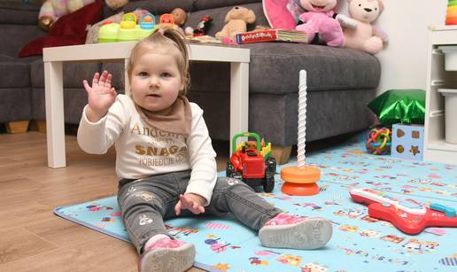 An&dstrok;elina (2) ima vrlo rijetku bolest! Roditelji: 'U Bostonu postoji nada da ona ozdravi'