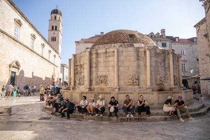 FOTO Dubrovnik pun turista