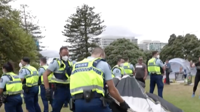 Kaos na Novom Zelandu: Antivakseri tri dana blokirali parlament, deseci uhićenih