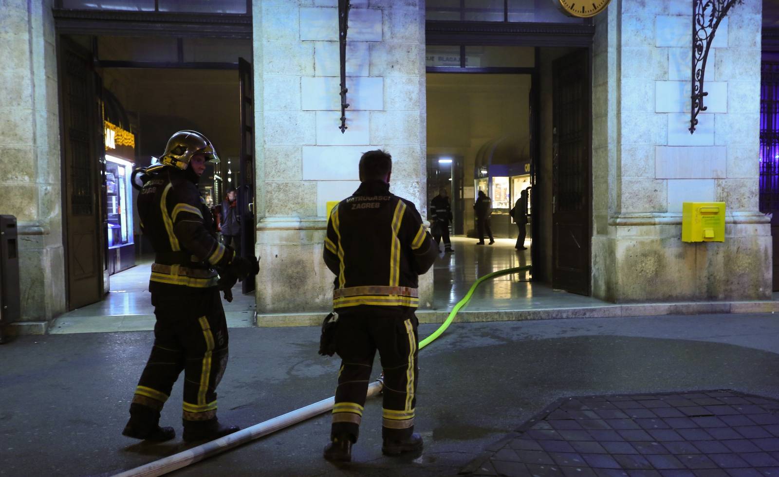 Zagreb: Vatrogasci gase poÅ¾ar na Glavnom kolodvoru