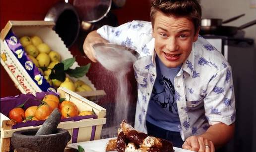 Jamie Oliver kuhao gol pa mu vatra opekla genitalije