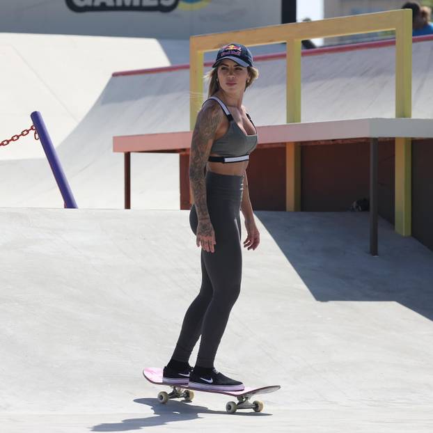 Fatalna Brazilka besplatno časti fanove intimnim fotografijama