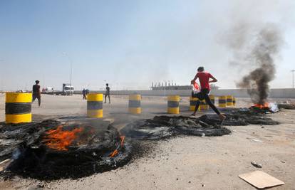 Više od 250 poginulih u Iraku, luka Um Qasr i dalje blokirana