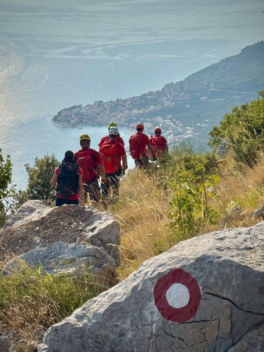 Stranom planinaru naglo pozlilo na Biokovu, preminuo je. HGSS: 'Ne krećite bez vode po vrućini'