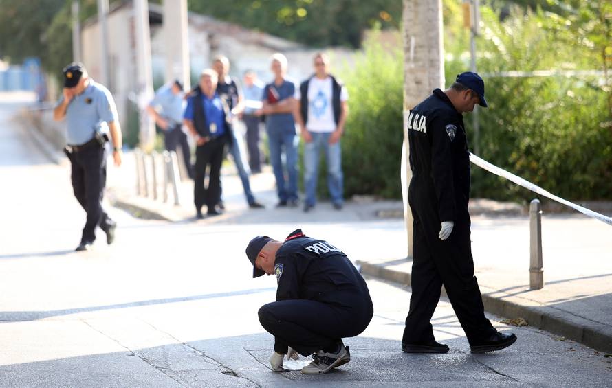 Bomba ispred kafića: Krhotine su pogodile slučajnu prolaznicu
