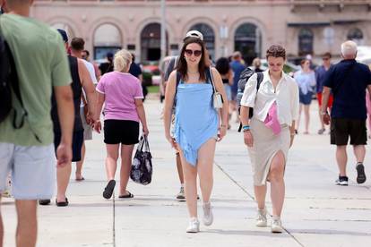 GALERIJA U Split pristiže sve više turista, riva je krcata!