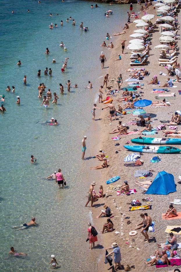 Dubrovnik: Turističke gužve u gradu i spas od vrućine u moru
