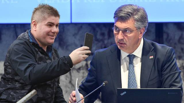 Plenković i Bujanec u bliskom susretu kod frizera: 'Nisu pričali o pregovorima, pozdravili su se'