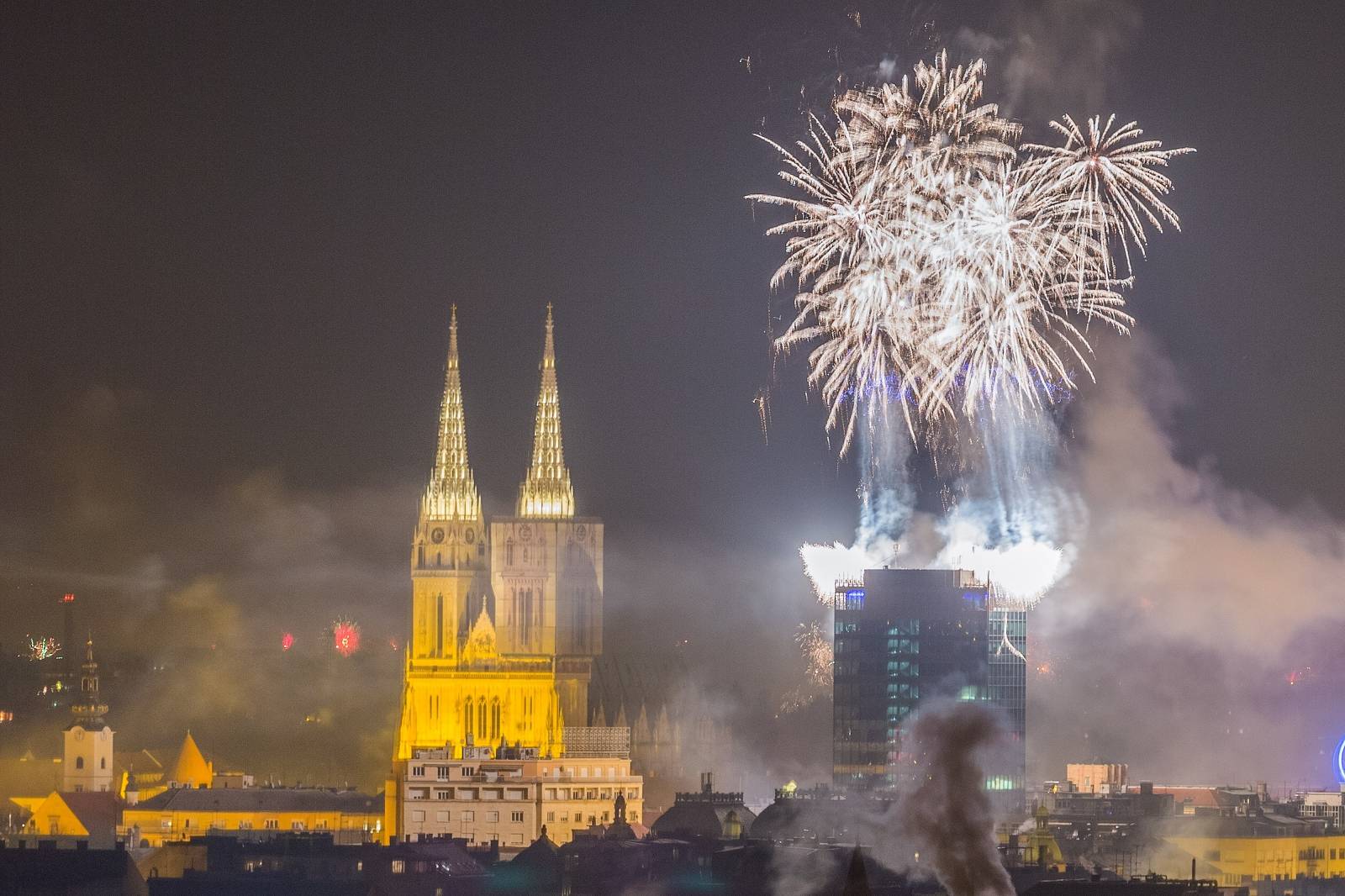 Pogledajte kako su građani na trgovima dočekali Novu godinu