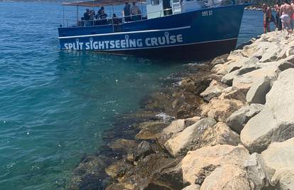 VIDEO U Splitu se nasukao brod s turistima: 'Odgurali smo ga, kapetan je obećao gajbu piva'