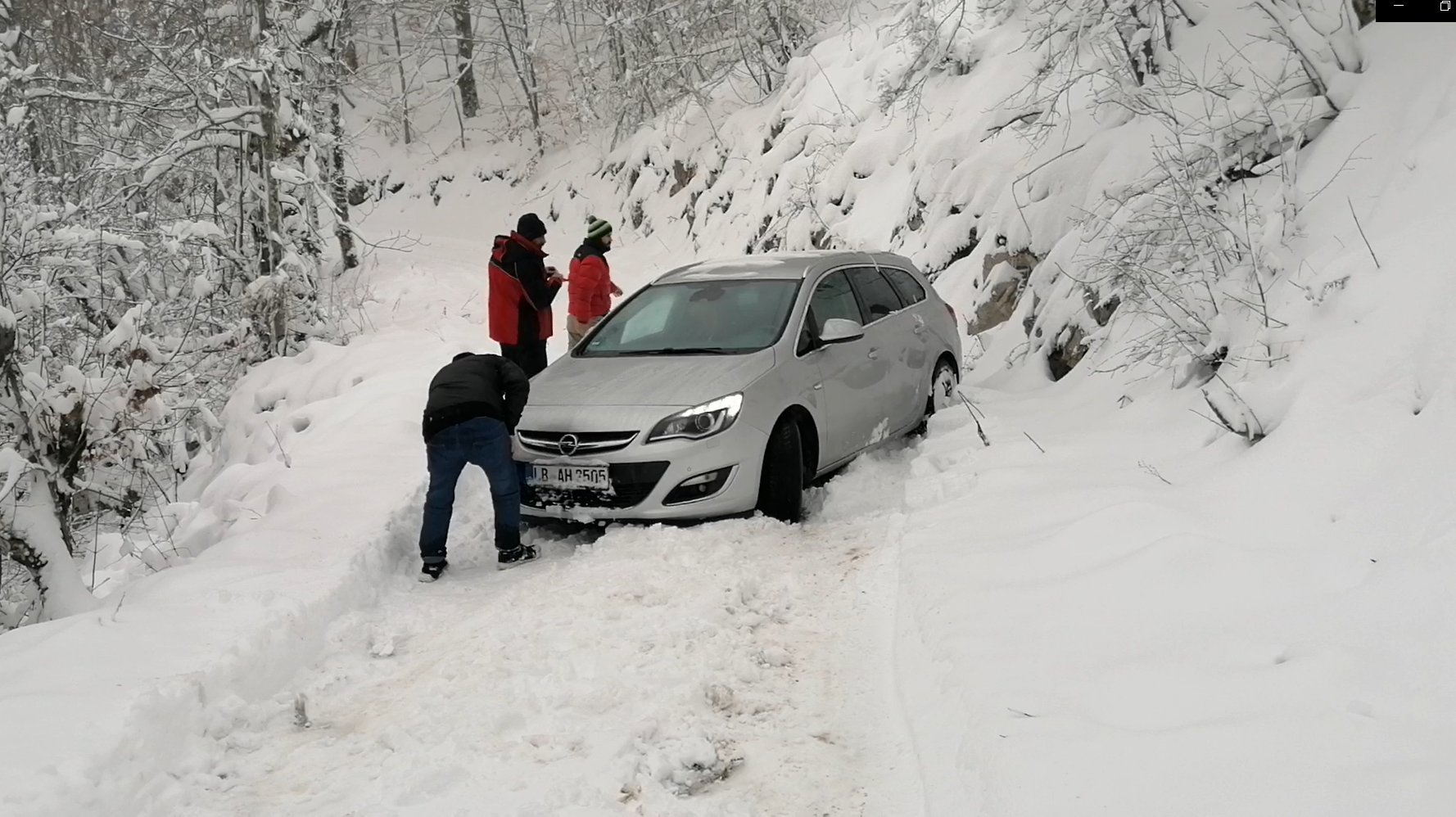 Navigacija ih umjesto u Albaniju odvela u snijeg na Velebitu, bili su zakopani do dolaska HGSS-a