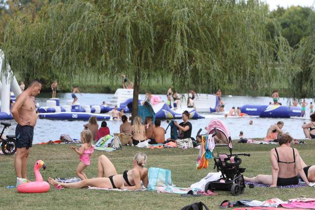 Karlovac: Osvježenje u rijeci Korani