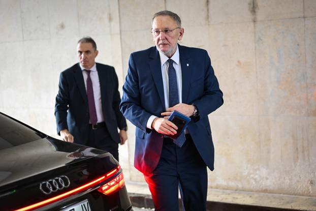 Zagreb: Dolazak članova HDZ-a na sjednicu šireg Predsjedništva i Nacionalnog odbora stranke