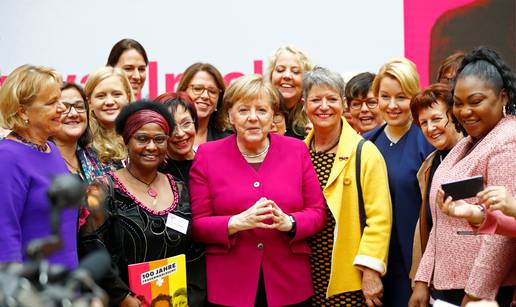 Merkel: 'Bundestag je poput parlamenta Južnog Sudana'