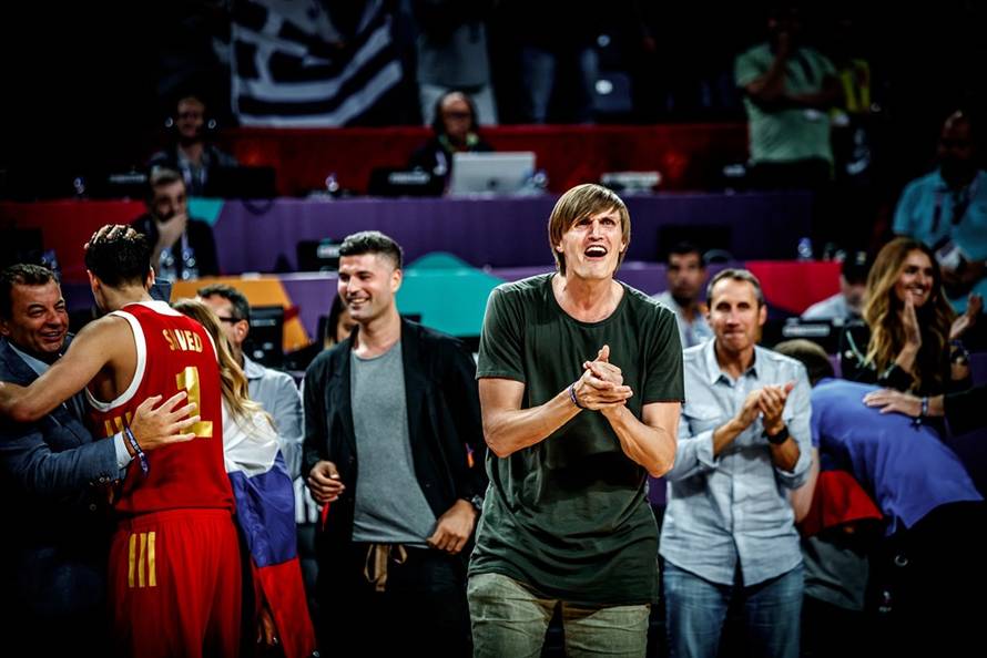 Zaustavili Šveda pa zaboravili - pobijediti! Rusi u polufinalu!