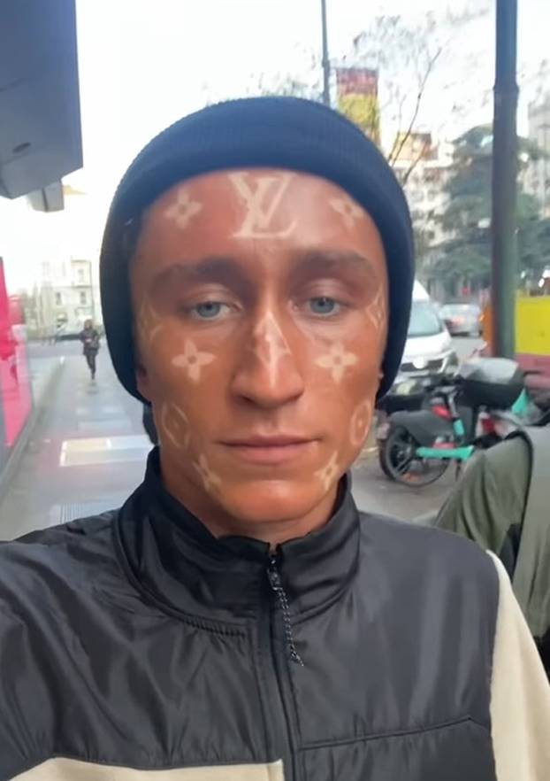 FOTO Mladić koji želi izgledati kao skupa torbica: 'Vidio sam puno glupih stvari, ali ovo je...'